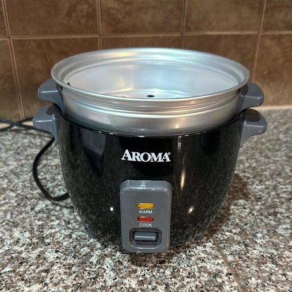 Aroma Black Rice Cooker with Steamer - Picture 9 of 16